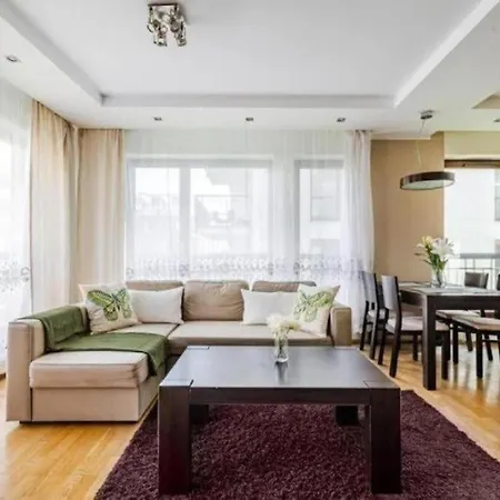 Urban Nest Group - Szafarnia 46 *